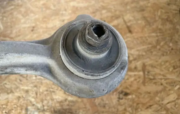 Mercedes-Benz C W203 Front lower control arm/wishbone