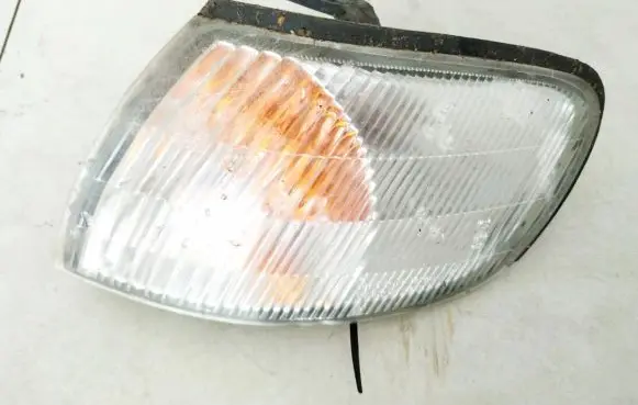 Nissan Almera Front indicator light