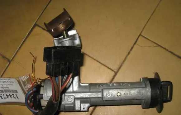 Toyota Corolla E90 Ignition lock