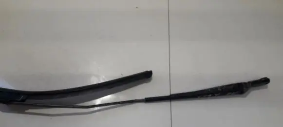 Peugeot 406 Front wiper blade arm