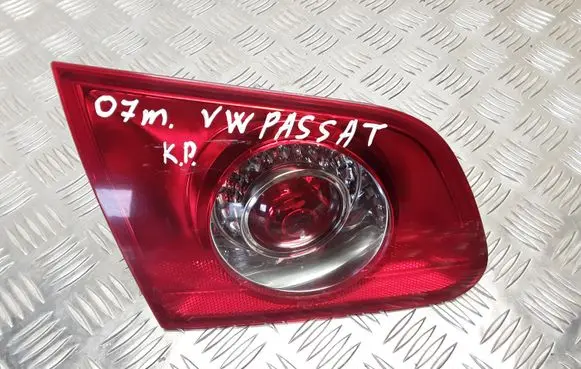 Tailgate rear/tail lights
