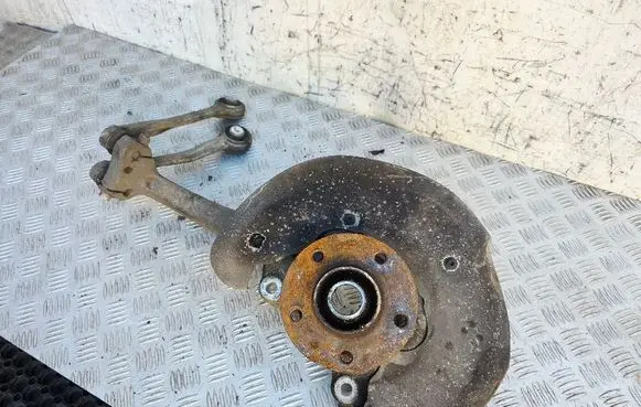 Front wheel hub
