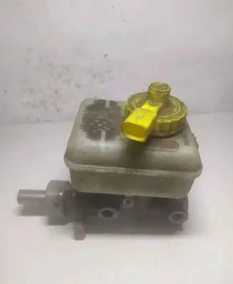 Master brake cylinder