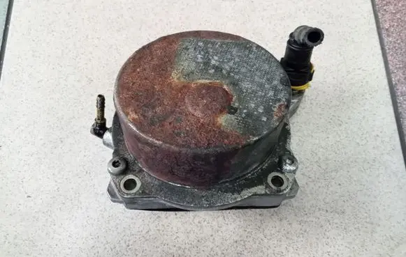 Opel Insignia A Vacuum pump 55205446
