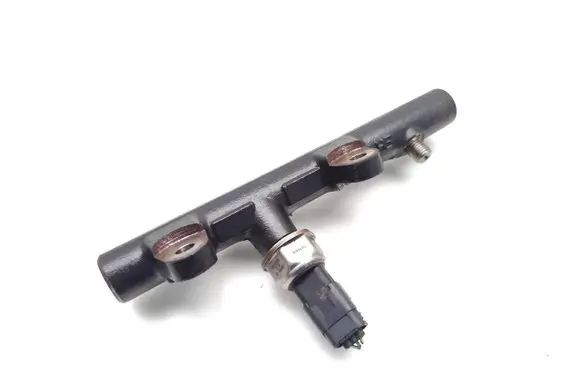 Mercedes-Benz A W176 Fuel main line pipe 17521065R 161320907 8201225030