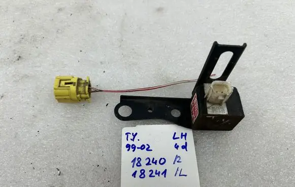 Toyota Yaris Airbag deployment crash/impact sensor 8917452010 NR2