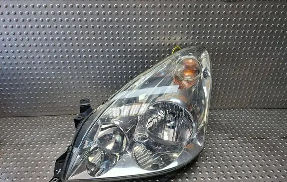 Toyota Corolla Verso AR10 Headlight/headlamp S27730803