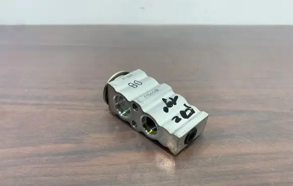 Subaru Forester SK Air conditioning (A/C) expansion valve 91029 T65600B