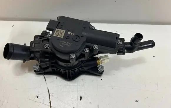 Mazda 2 Thermostat/thermostat housing PYFD1516Z