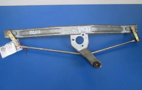 Volkswagen Polo II 86C 2F Front wiper linkage and motor