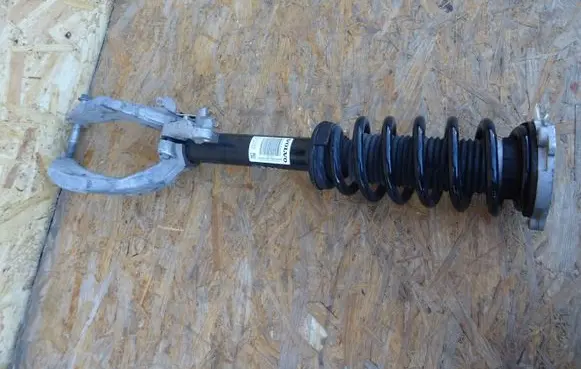 Volvo XC60 Lower shock absorber bracket 31681983 32213633