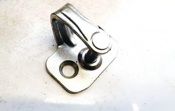 Chevrolet Captiva Rear door lock loop/hook striker 20951578