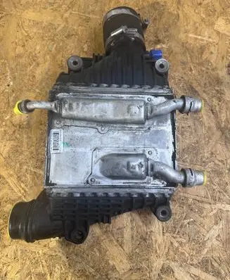 Jaguar F-Pace Intercooler radiator GX736K775AE 171345