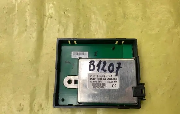Mercedes-Benz B W245 Antenna control unit A1698200475