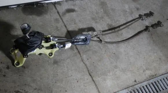 Gear shift cable linkage