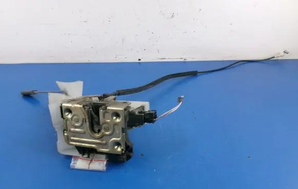 Renault Clio II Front door lock