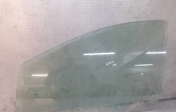 Mercedes-Benz B W245 Front door window glass four-door 