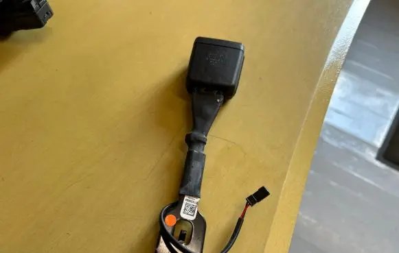 BMW X6 G06 Front seatbelt buckle 34242909A 7435665
