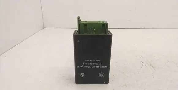BMW 5 E34 Window wiper relay 61351384441