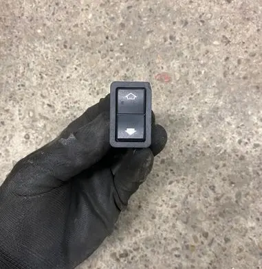 BMW 5 E39 Electric window control switch 8368974