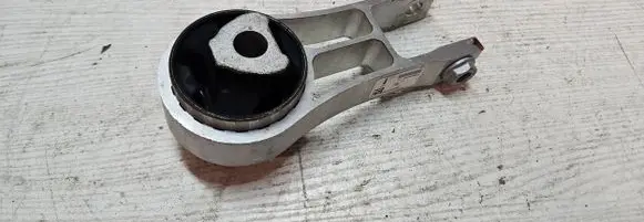 Chrysler Pacifica Engine mount bracket 68224737AB