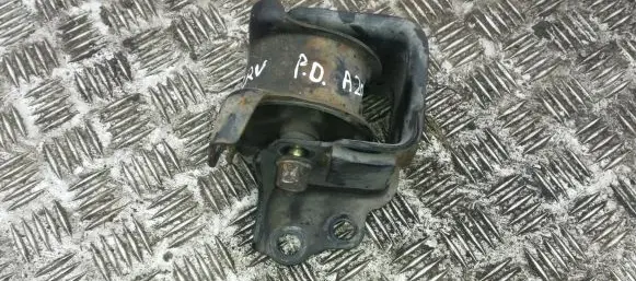 Honda CR-V Engine mount bracket