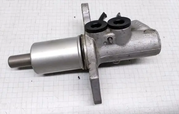 Audi A6 S6 C6 4F Master brake cylinder