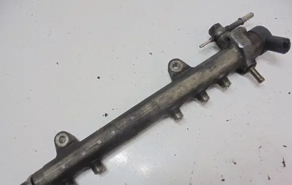 Fuel main line pipe