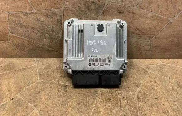 BMW 5 F10 F11 Engine control unit/module 8574091