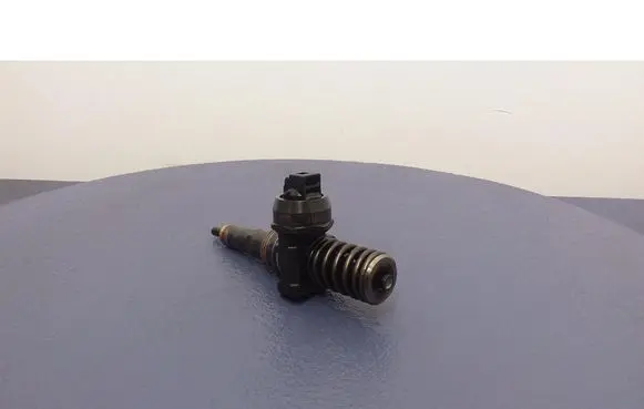 Volkswagen PASSAT B5.5 Fuel injector 038130073AL