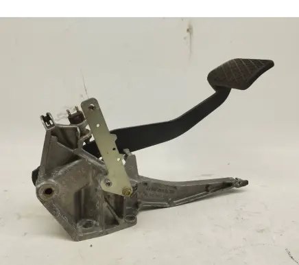 Mercedes-Benz 380 560SEC C126 Brake pedal 1262902419 1232910082 A1262902419