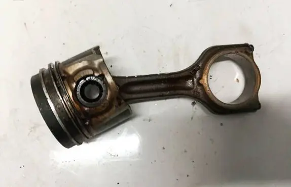 Ford Focus Piston with connecting rod 