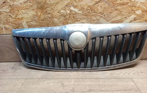 Skoda Octavia Mk2 (1Z) Front bumper upper radiator grill 1Z0853651C