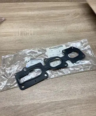Opel Corsa D Exhaust manifold 55563444