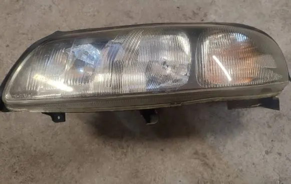 Volvo V70 Headlight/headlamp 8693567