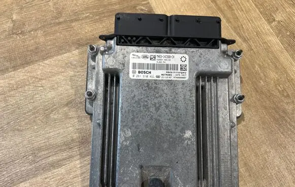 Land Rover Range Rover Velar Air suspension control unit module (rear) MX6314C568CA YX6314C568CA 4740000887