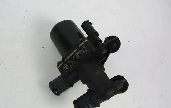 BMW 5 E60 E61 Coolant heater control valve 6920226