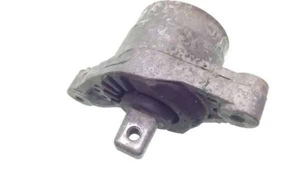 Maserati Ghibli Engine mount bracket 06700048700