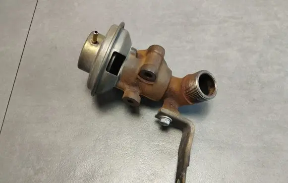 Toyota Avensis T220 EGR valve 25620-64160 135000