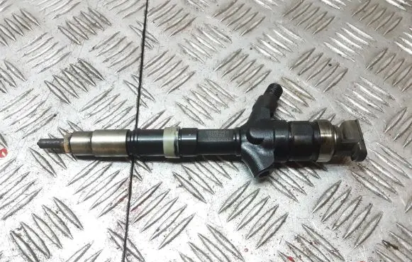 Toyota Corolla E120 E130 Fuel injector 236700G010
