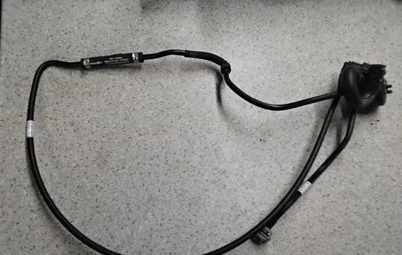 Engine coolant pipe/hose