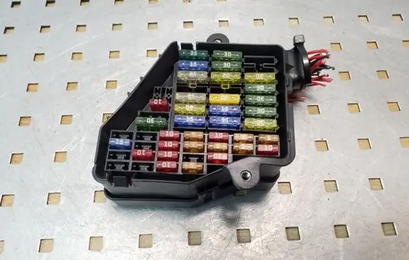 Audi A4 S4 B7 8E 8H Fuse module