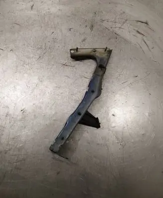 Audi A5 8T 8F Fender mounting bracket 8t0821135