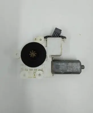 Toyota Avensis T250 Front door window regulator motor T0Y223W 999060101 101030605