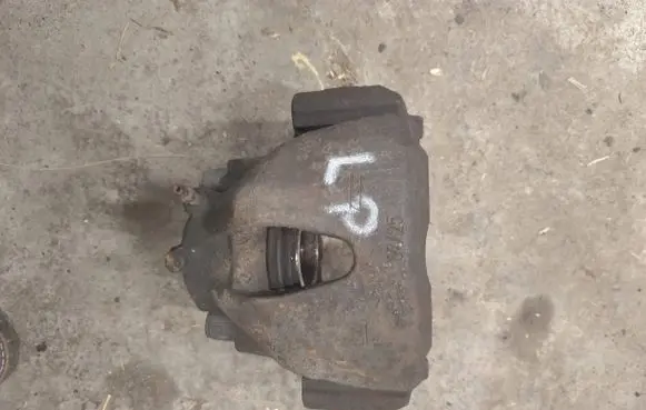 Opel Zafira A Front brake caliper 