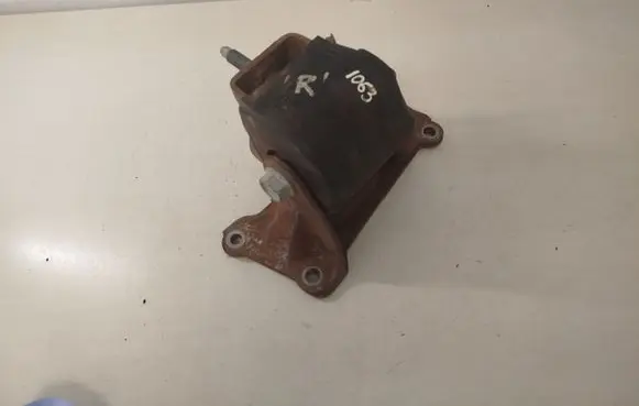 Engine mount bracket