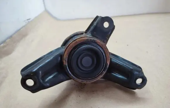 KIA Sportage Engine mount bracket