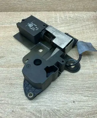 BMW 5 E39 Tailgate window lock/catch/latch 8360193 4062048
