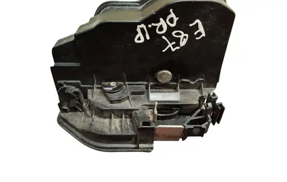 BMW 1 E81 E87 Front door lock 7202146