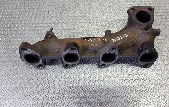 Toyota Avensis T250 Exhaust manifold